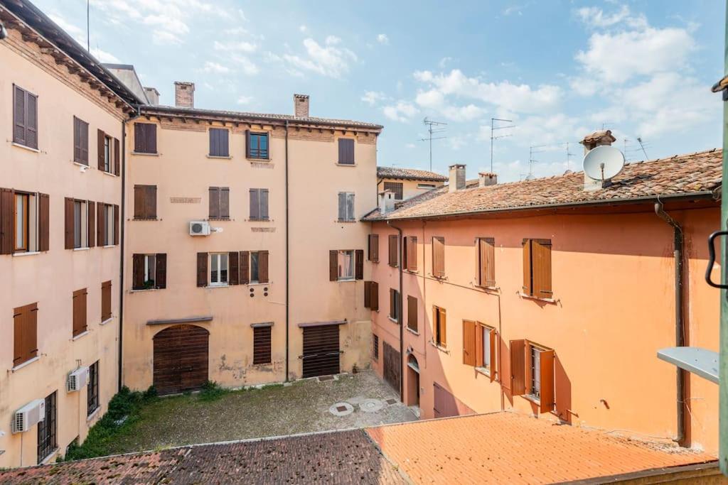 Apartment Under The Basilica Of Sant'Andrea Mantova Esterno foto